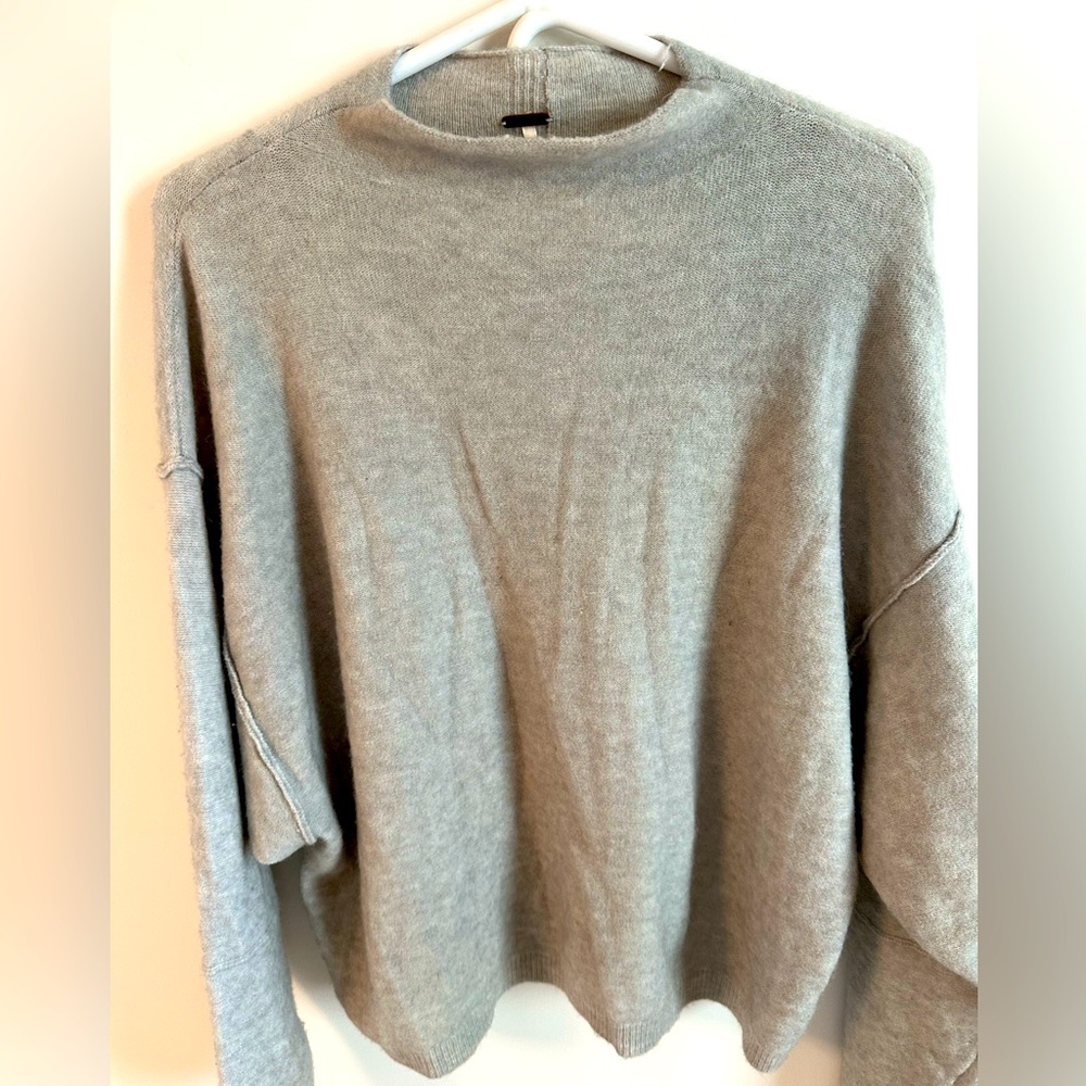 FREE PEOPLE sweater. Size Medium